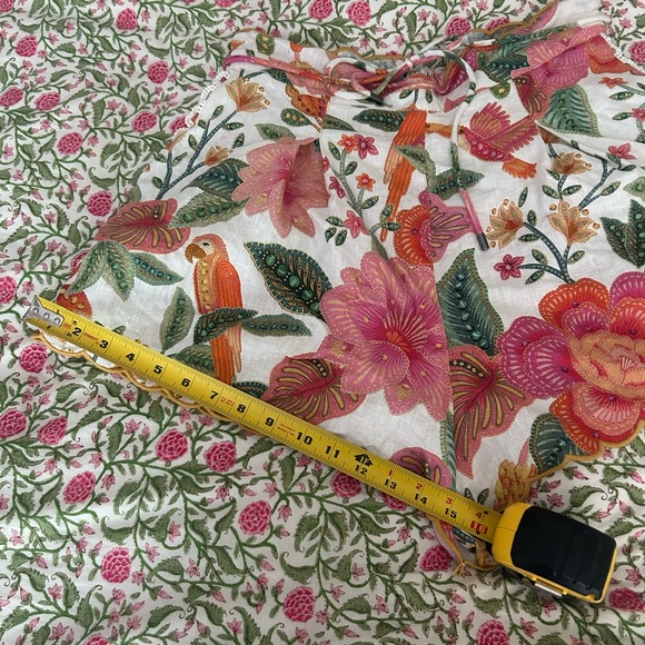 Farm Rio Macaw Bloom Scalloped 100% Linen Shorts - Size M/L - Picture 14 of 14